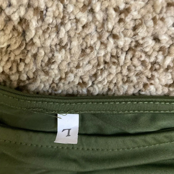 Women Top Green  Rhinestones. Size L. Brand New. Not Tag. - Picture 6 of 12